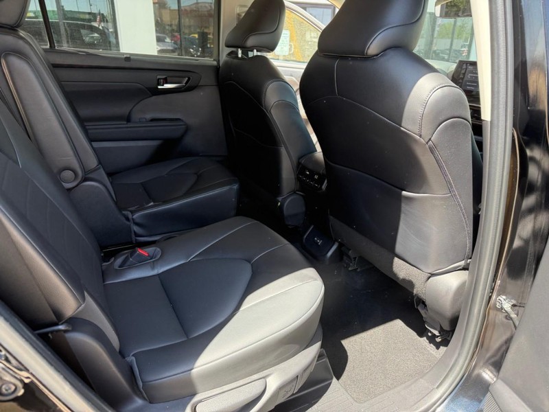 Toyota Highlander Vehicle Image 18