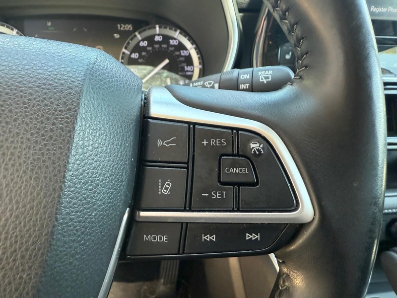 Toyota Highlander Vehicle Image 24