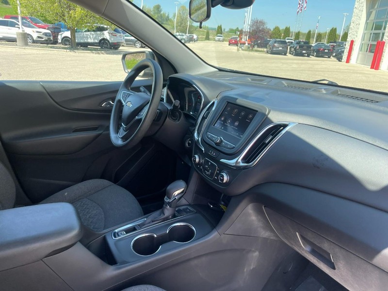 Chevrolet Equinox Vehicle Image 09