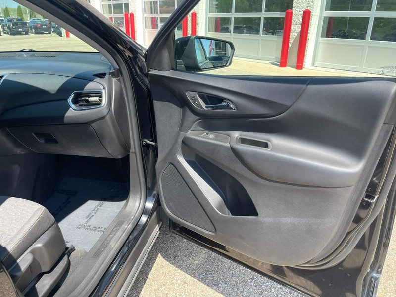 Chevrolet Equinox Vehicle Image 11