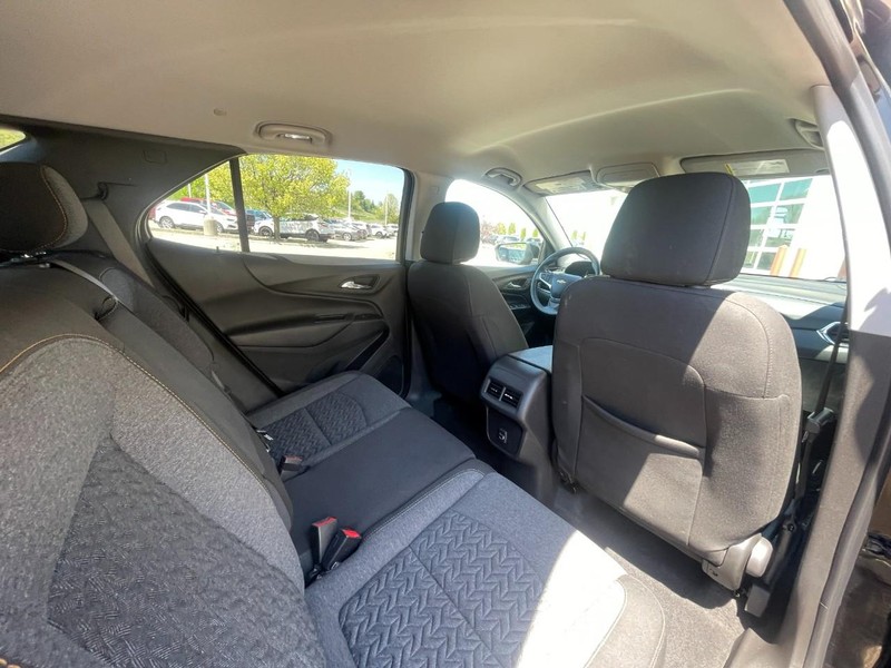 Chevrolet Equinox Vehicle Image 13