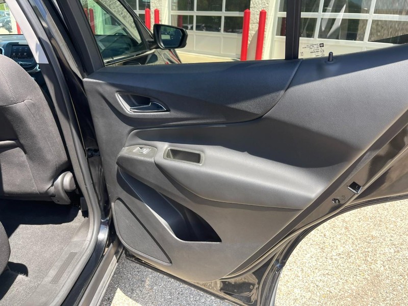Chevrolet Equinox Vehicle Image 14