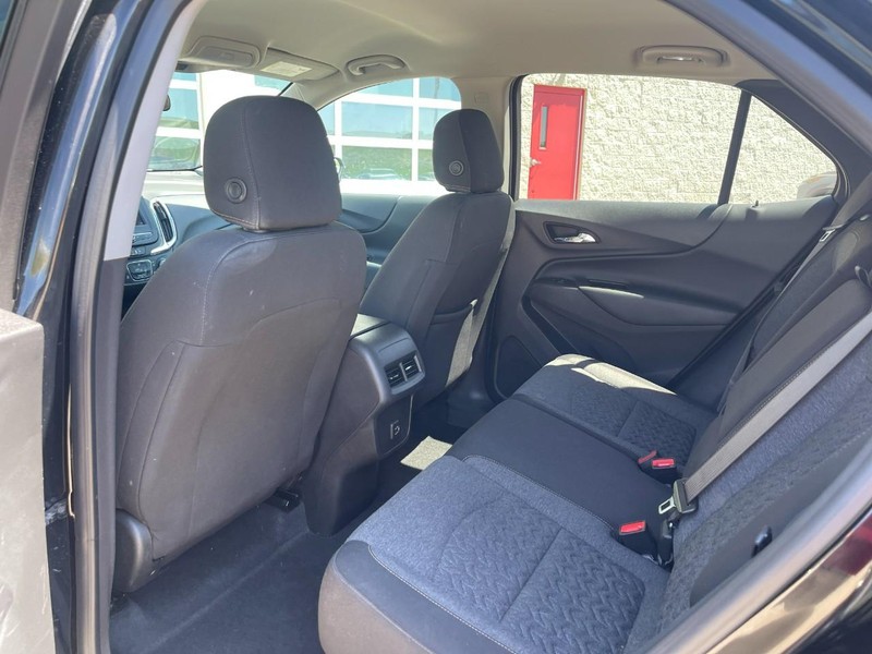 Chevrolet Equinox Vehicle Image 16
