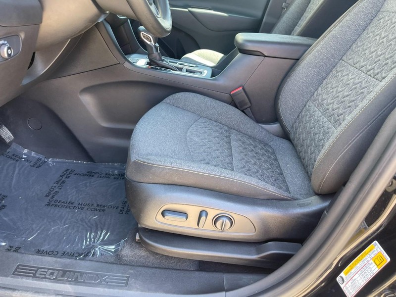 Chevrolet Equinox Vehicle Image 19