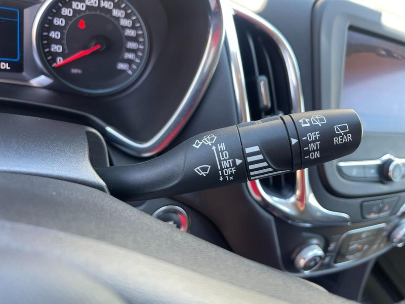 Chevrolet Equinox Vehicle Image 30