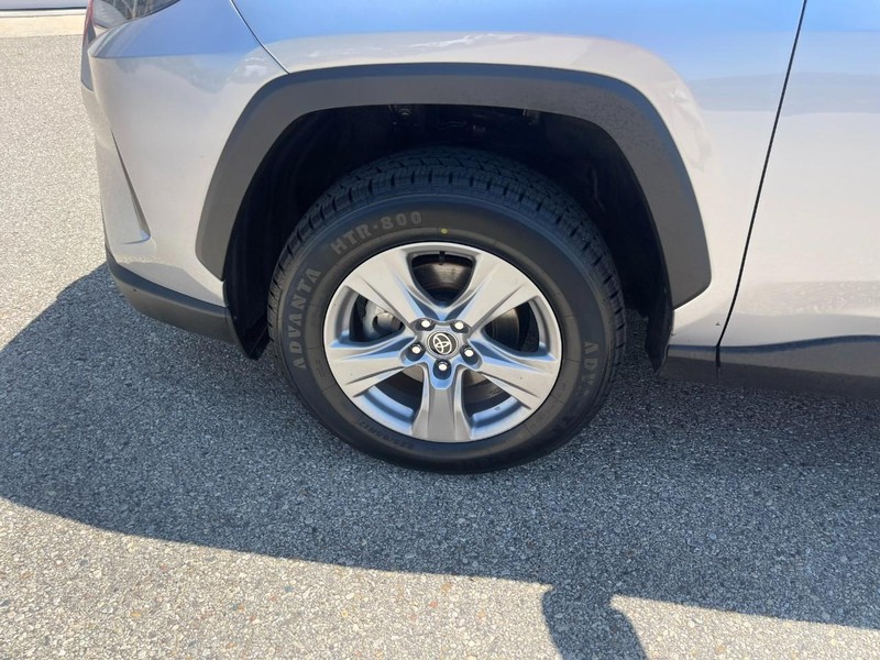 Toyota RAV4 Hybrid Vehicle Image 06