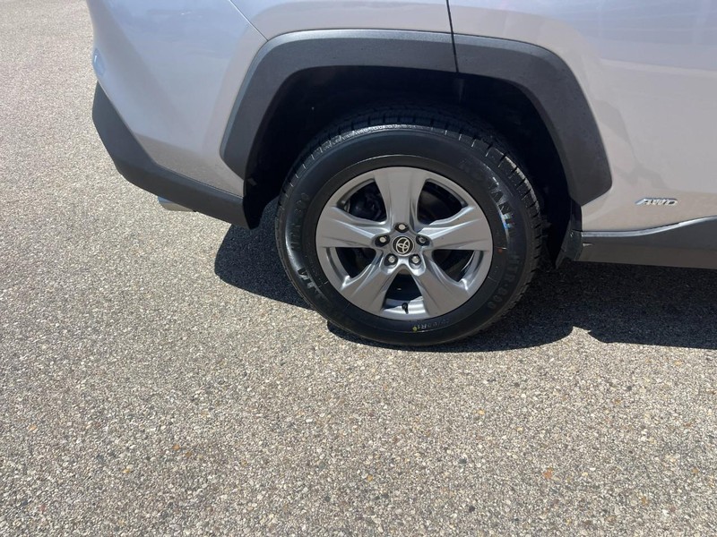 Toyota RAV4 Hybrid Vehicle Image 08