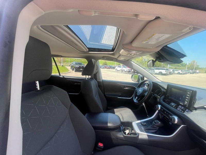 Toyota RAV4 Hybrid Vehicle Image 10