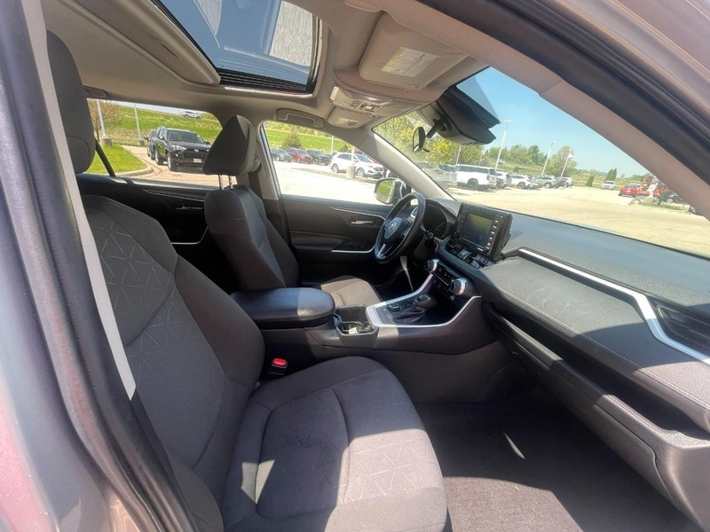 Toyota RAV4 Hybrid Vehicle Image 11