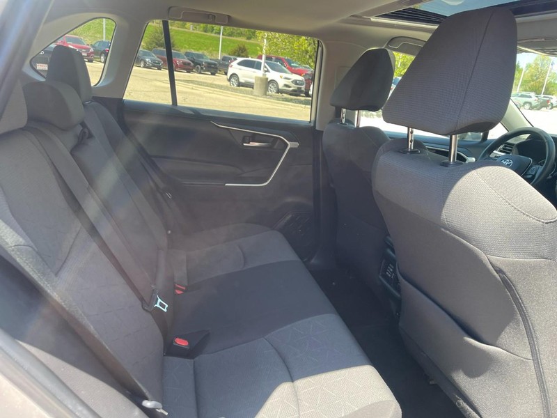 Toyota RAV4 Hybrid Vehicle Image 13