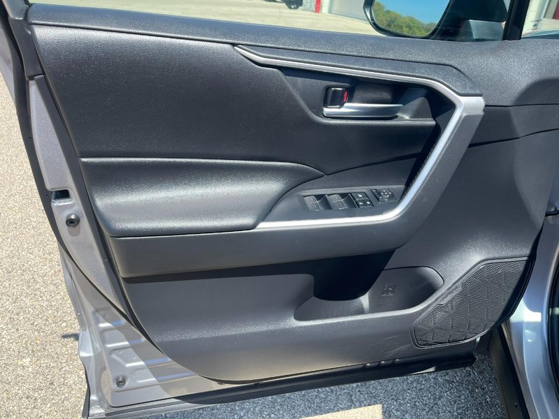 Toyota RAV4 Hybrid Vehicle Image 21