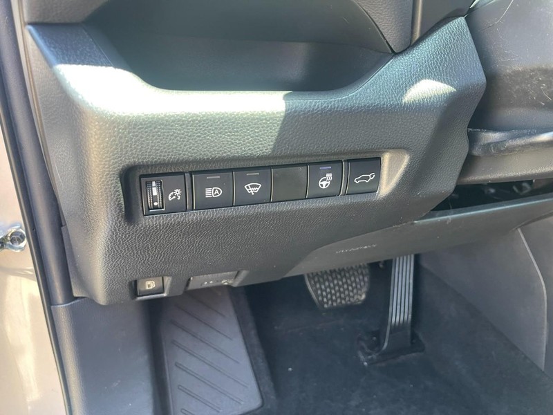 Toyota RAV4 Hybrid Vehicle Image 22