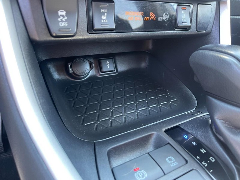 Toyota RAV4 Hybrid Vehicle Image 30