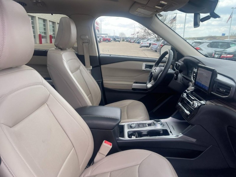 Ford Explorer Vehicle Image 03