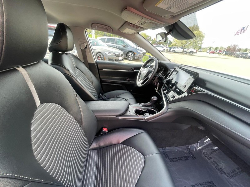 Toyota Camry Vehicle Image 10