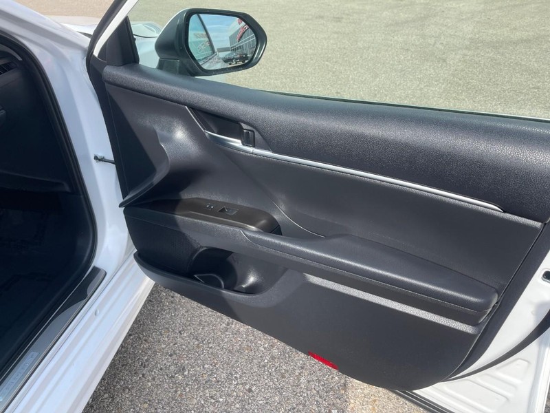 Toyota Camry Vehicle Image 11