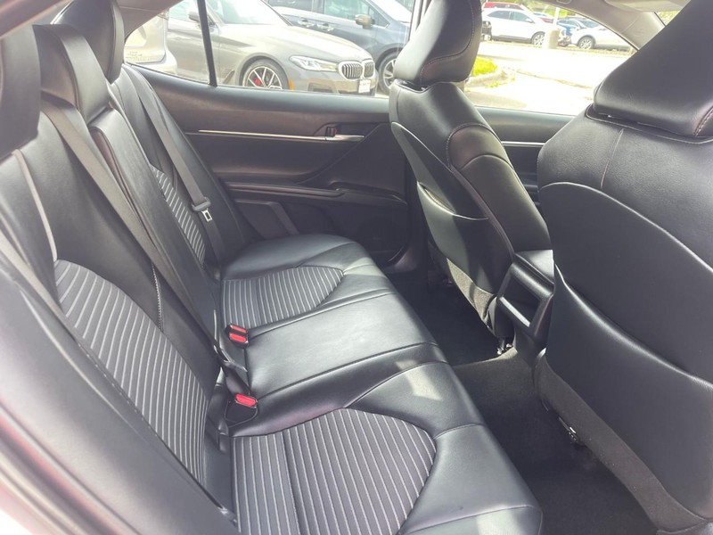Toyota Camry Vehicle Image 12