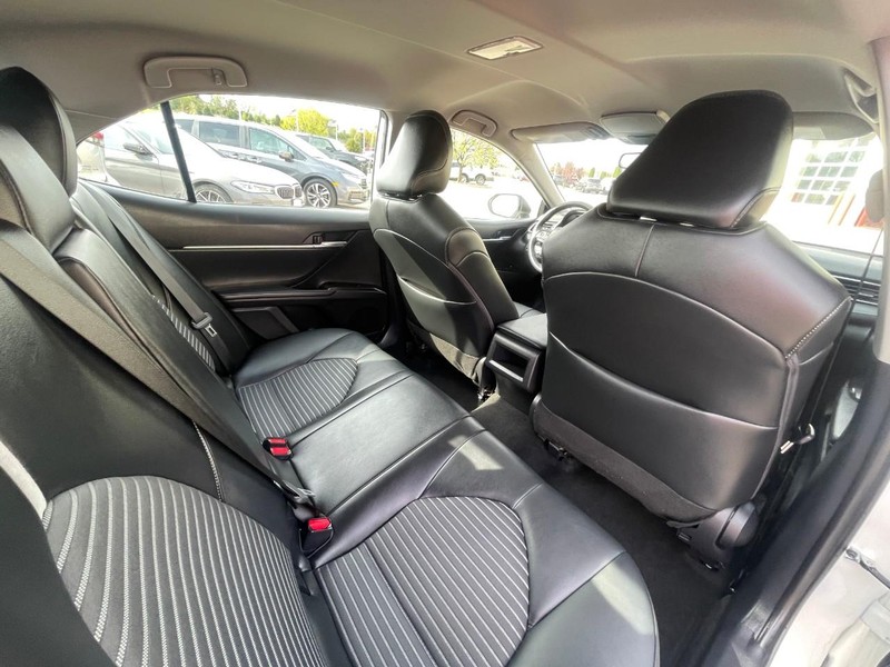 Toyota Camry Vehicle Image 13