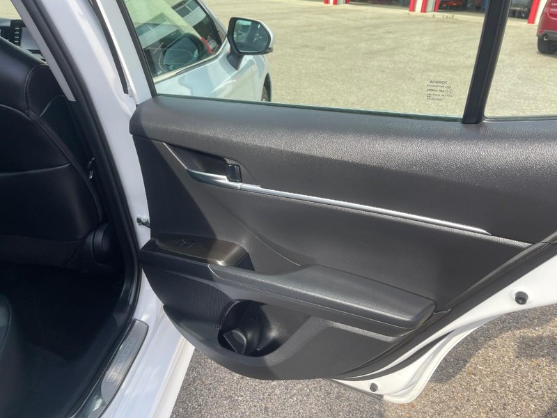 Toyota Camry Vehicle Image 14