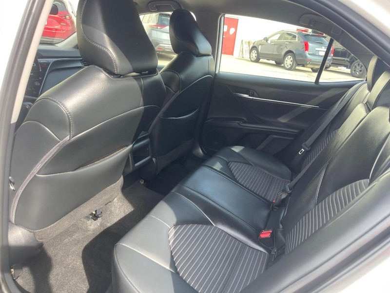 Toyota Camry Vehicle Image 15