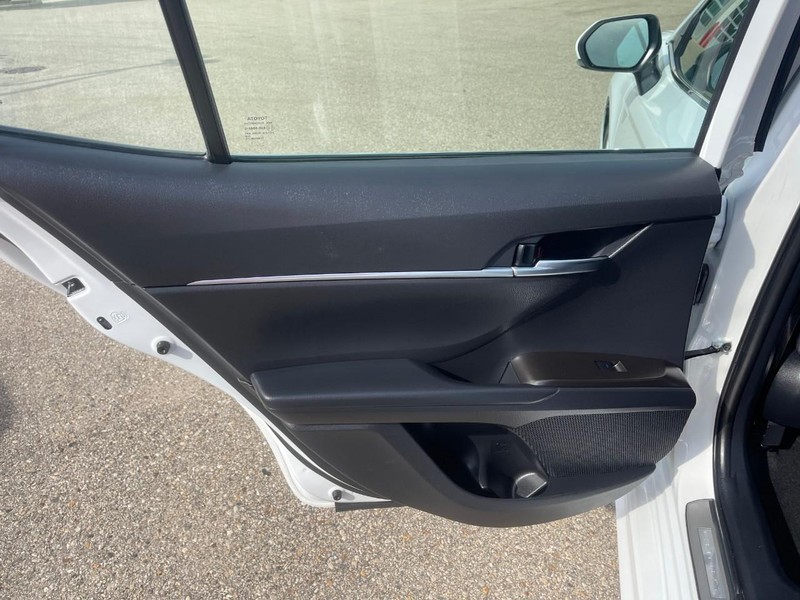 Toyota Camry Vehicle Image 16