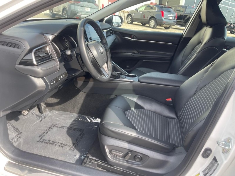 Toyota Camry Vehicle Image 17