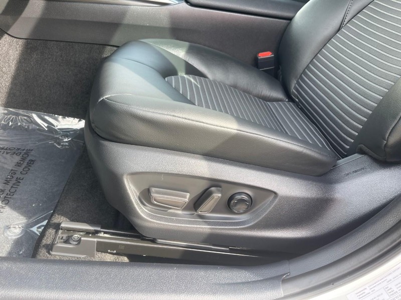 Toyota Camry Vehicle Image 18