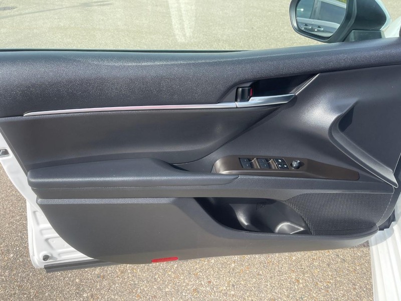 Toyota Camry Vehicle Image 19