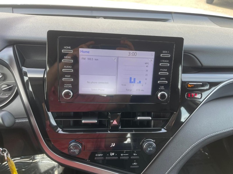 Toyota Camry Vehicle Image 24