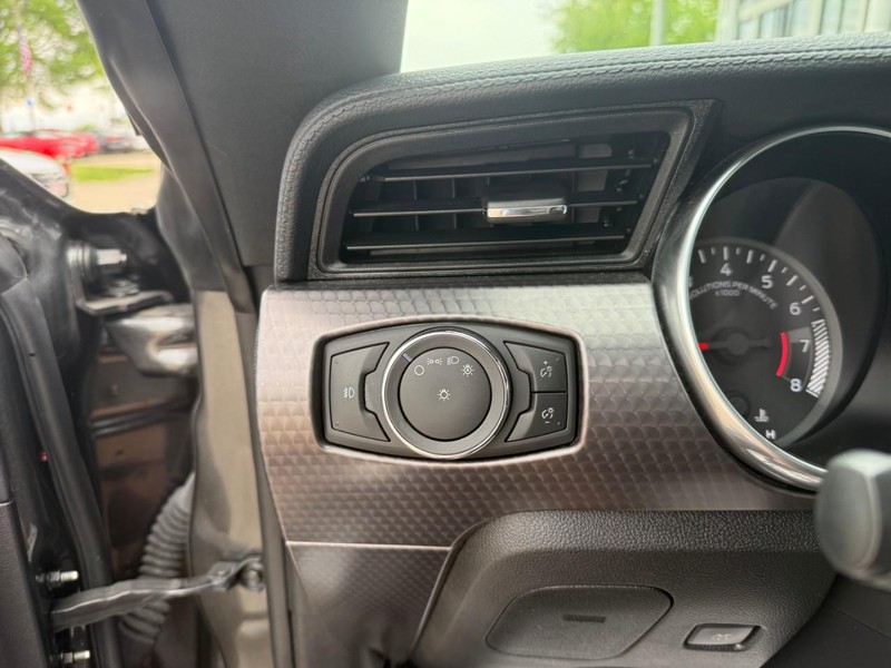 Ford Mustang Vehicle Image 15