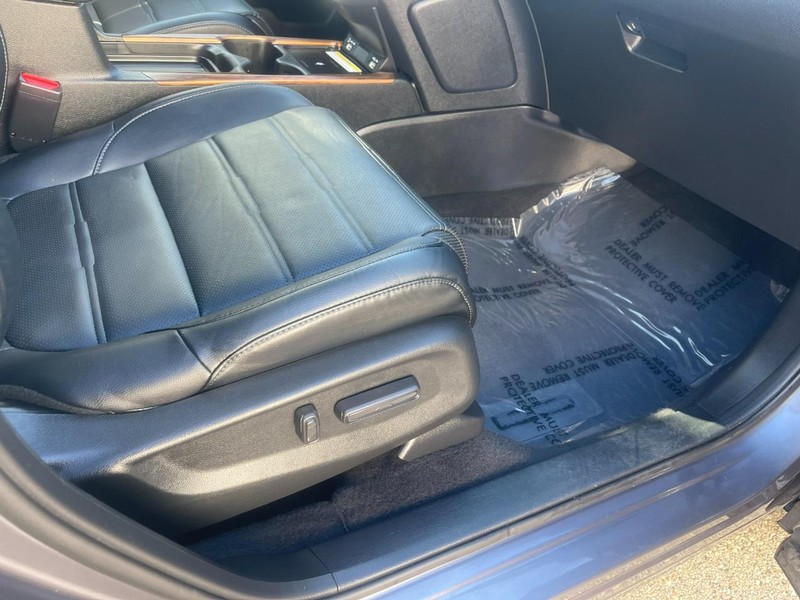 Honda CR-V Vehicle Image 12