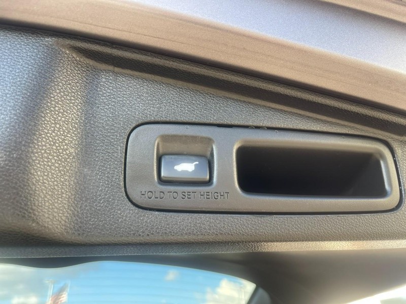 Honda CR-V Vehicle Image 18