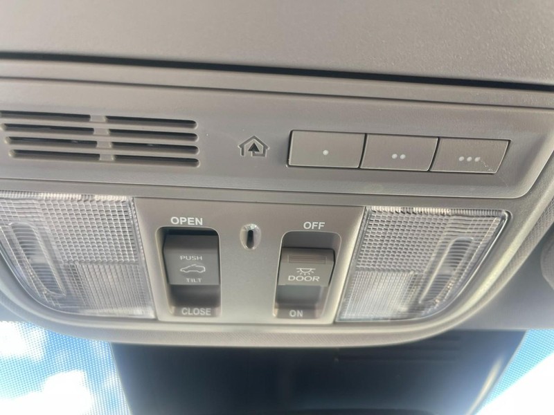 Honda CR-V Vehicle Image 39