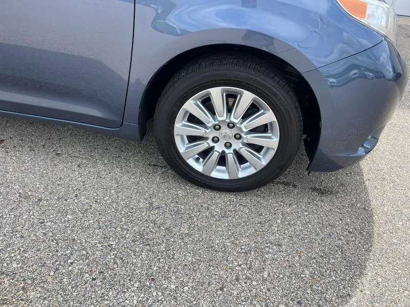 Toyota Sienna Vehicle Image 07