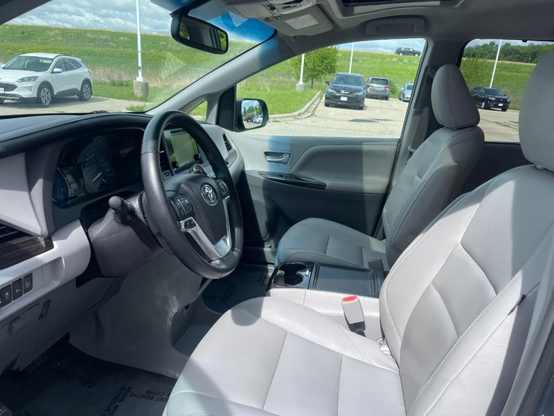 Toyota Sienna Vehicle Image 20