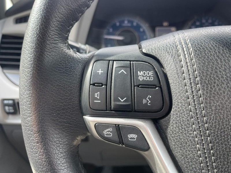 Toyota Sienna Vehicle Image 25