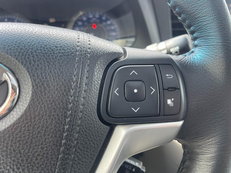 Toyota Sienna Vehicle Image 26