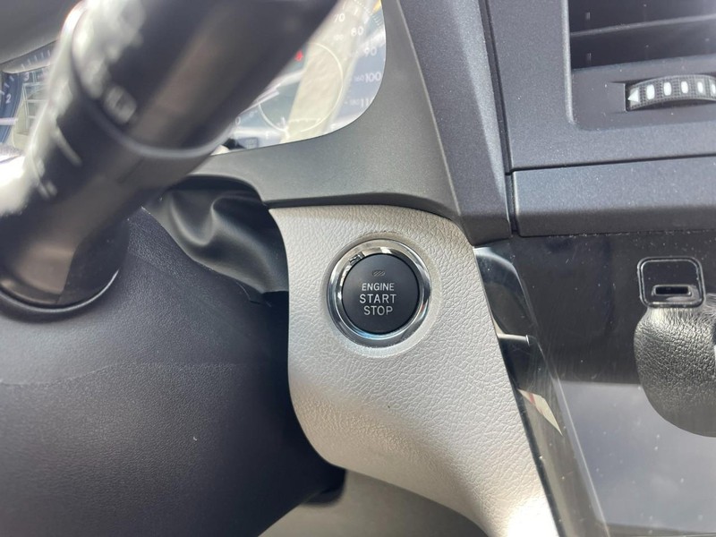 Toyota Sienna Vehicle Image 29