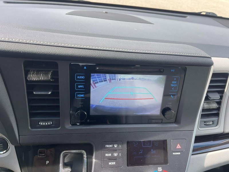 Toyota Sienna Vehicle Image 32