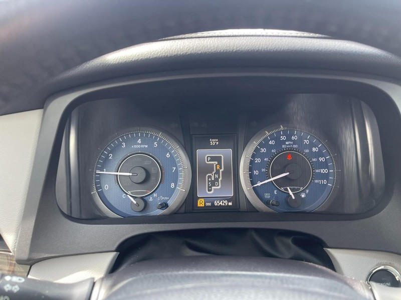 Toyota Sienna Vehicle Image 33
