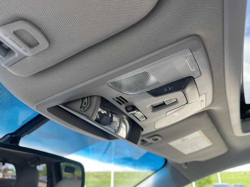 Toyota Sienna Vehicle Image 36