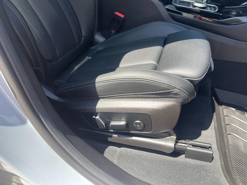 BMW X3 Vehicle Image 12