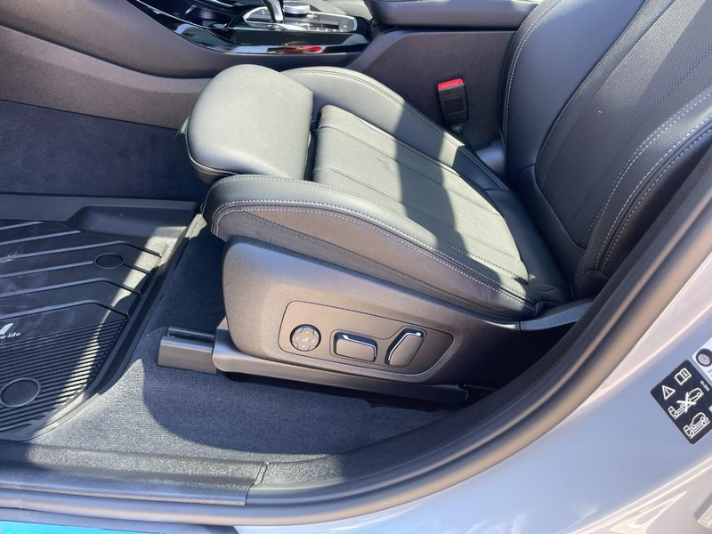 BMW X3 Vehicle Image 24