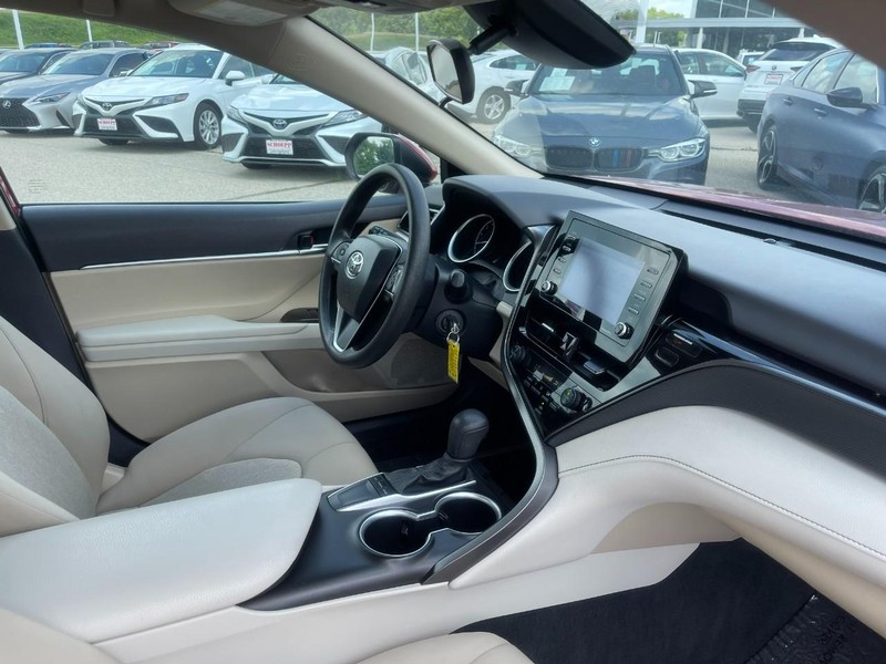 Toyota Camry Vehicle Image 09
