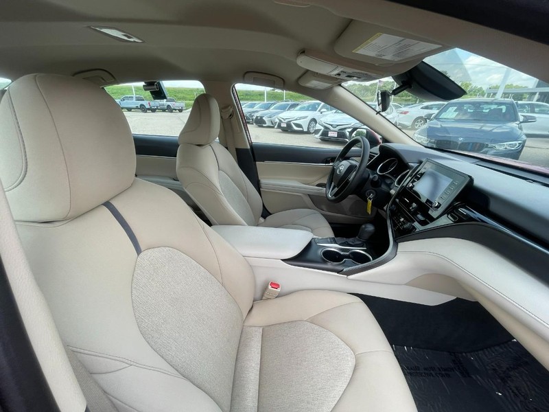 Toyota Camry Vehicle Image 10