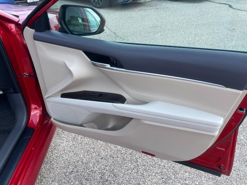 Toyota Camry Vehicle Image 11