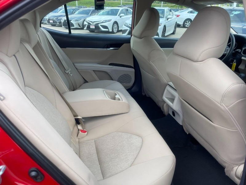 Toyota Camry Vehicle Image 12