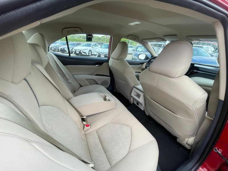 Toyota Camry Vehicle Image 13