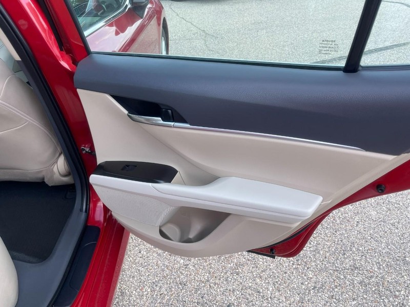 Toyota Camry Vehicle Image 14