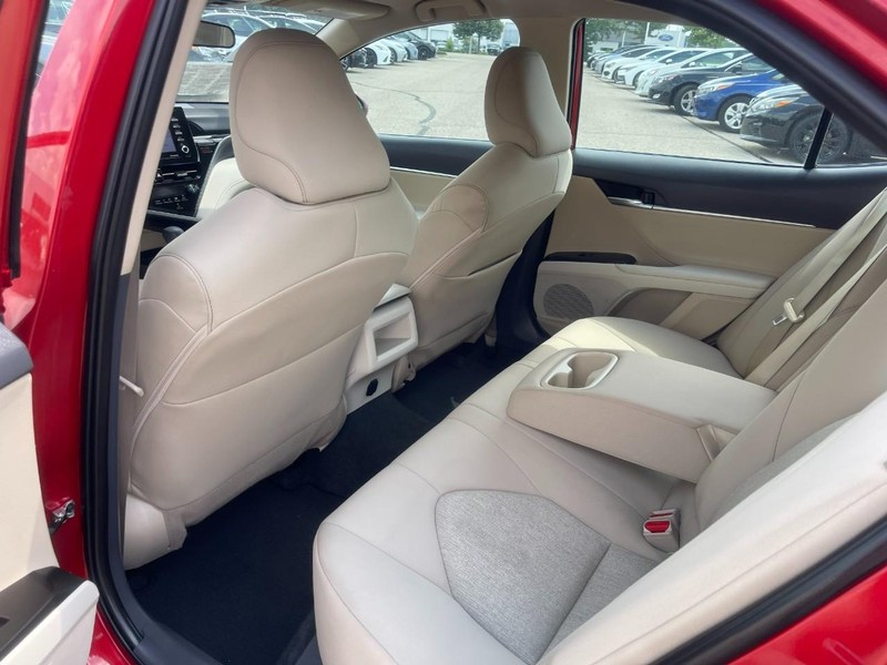Toyota Camry Vehicle Image 16